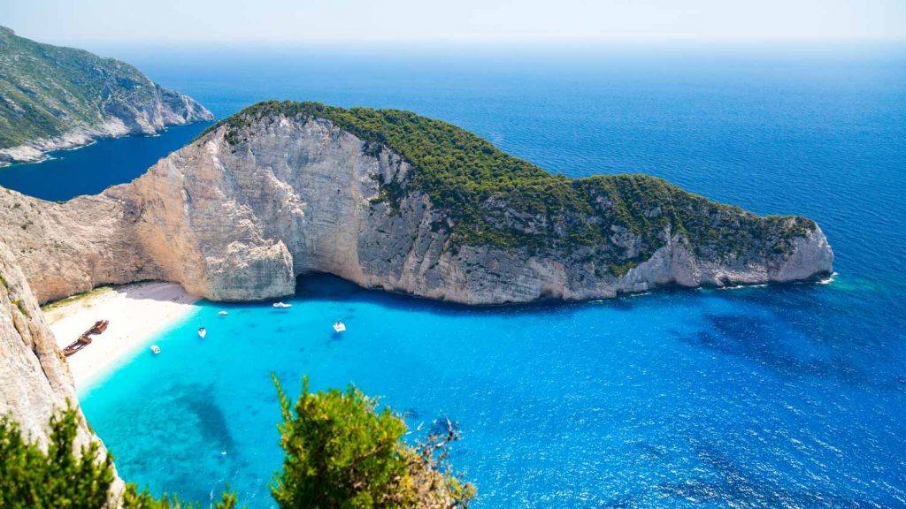 4. Bahía del Naufragio, Bahía Navagio – Zakynthos, Grecia