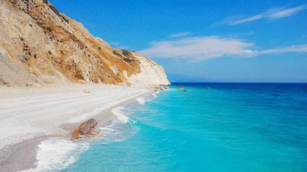 5. Playa Lalaria – Skiathos, Grecia