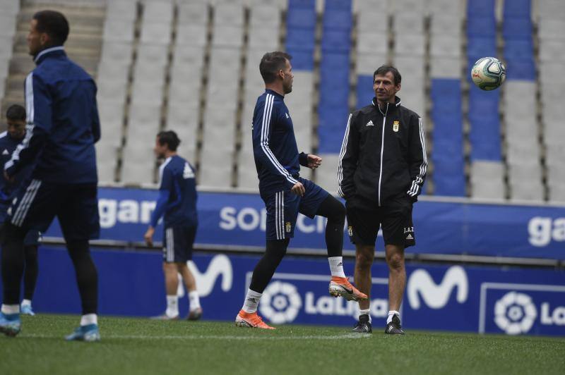 Los jugadores siguen ejercitándose pero se cancela la rueda de prensa del entrenador posterior al entrenamiento. 