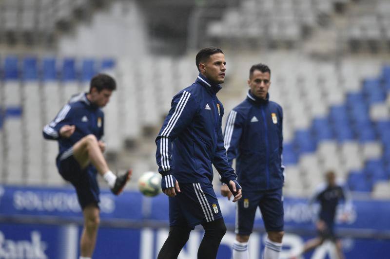 Los jugadores siguen ejercitándose pero se cancela la rueda de prensa del entrenador posterior al entrenamiento. 