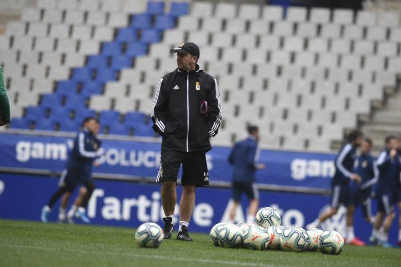Los jugadores siguen ejercitándose pero se cancela la rueda de prensa del entrenador posterior al entrenamiento. 
