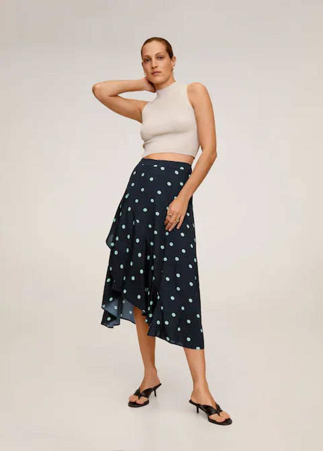 Falda midi de lunares de Mango, 29,99 euros.