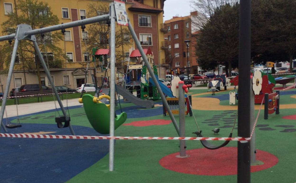 Gijón precinta las zonas de juegos infantiles y de mayores