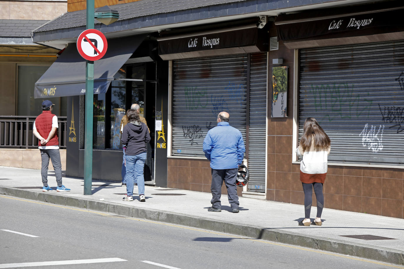 La primera jornada tras el anuncio de las restricciones por el coronavirus ha estado marcada en la región por el incumplimiento de algunos ciudadanos a los que las fuerzas y cuerpos de seguridad han pedido que regresen a sus casas. 