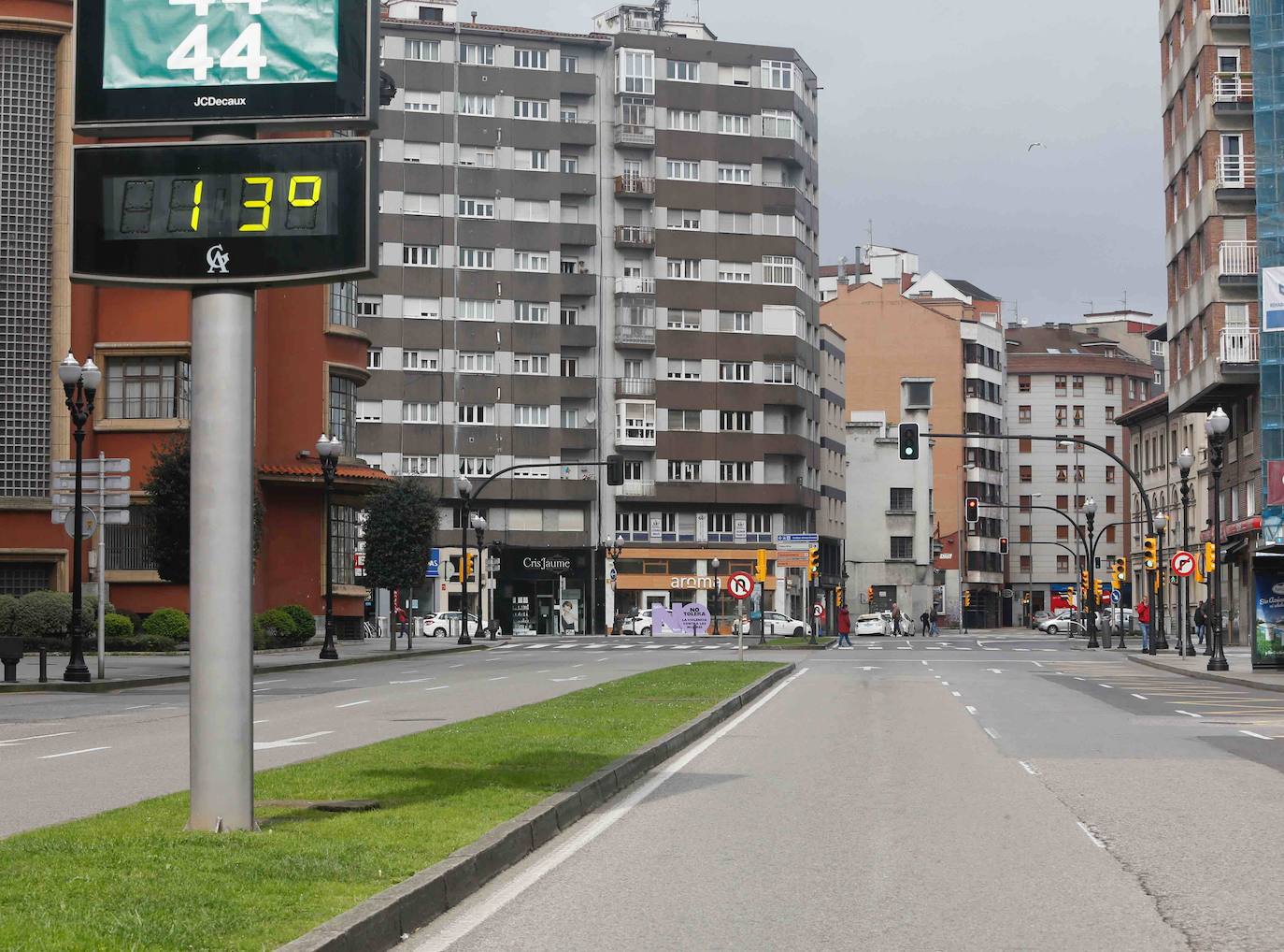 La primera jornada tras el anuncio de las restricciones por el coronavirus ha estado marcada en la región por el incumplimiento de algunos ciudadanos a los que las fuerzas y cuerpos de seguridad han pedido que regresen a sus casas. 