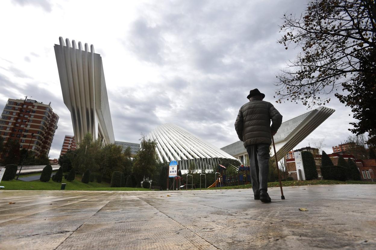 El centro comercial fracasado permanece cerrado desde el año pasado. 