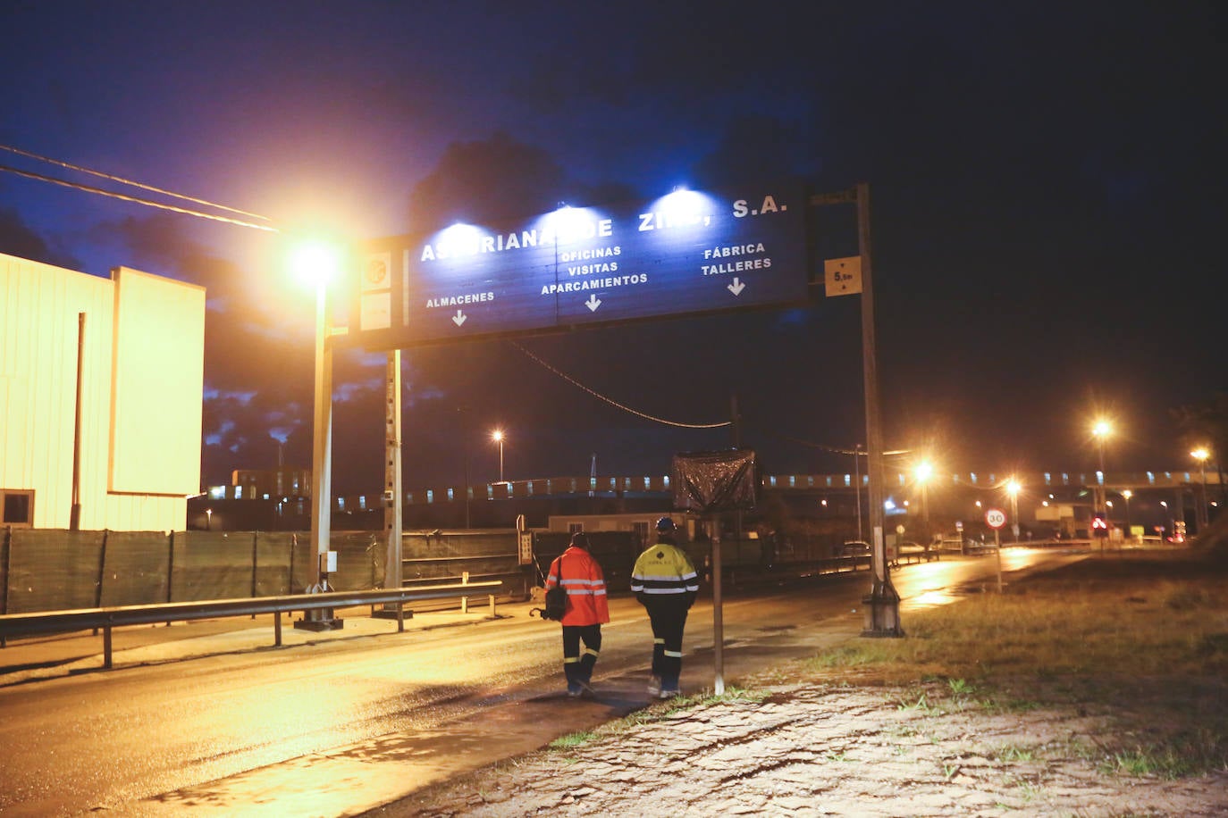 Los trabajadores comienzan una jornada laboral con estado de Alarma en vigor