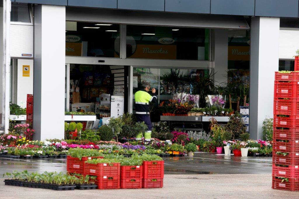 Los trabajadores comienzan una jornada laboral con estado de Alarma en vigor