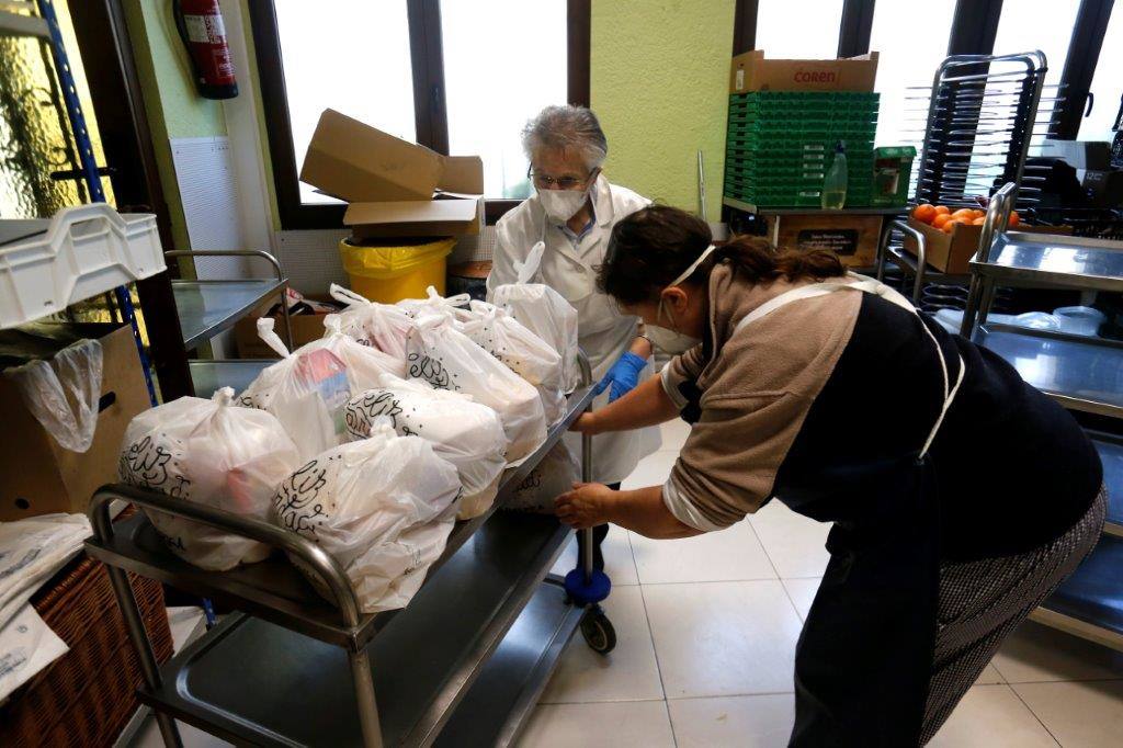 Los trabajadores comienzan una jornada laboral con estado de Alarma en vigor