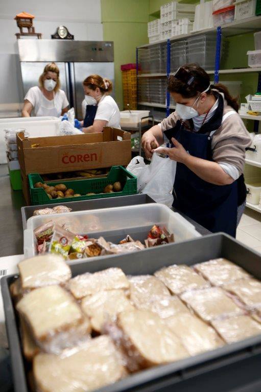 Los trabajadores comienzan una jornada laboral con estado de Alarma en vigor