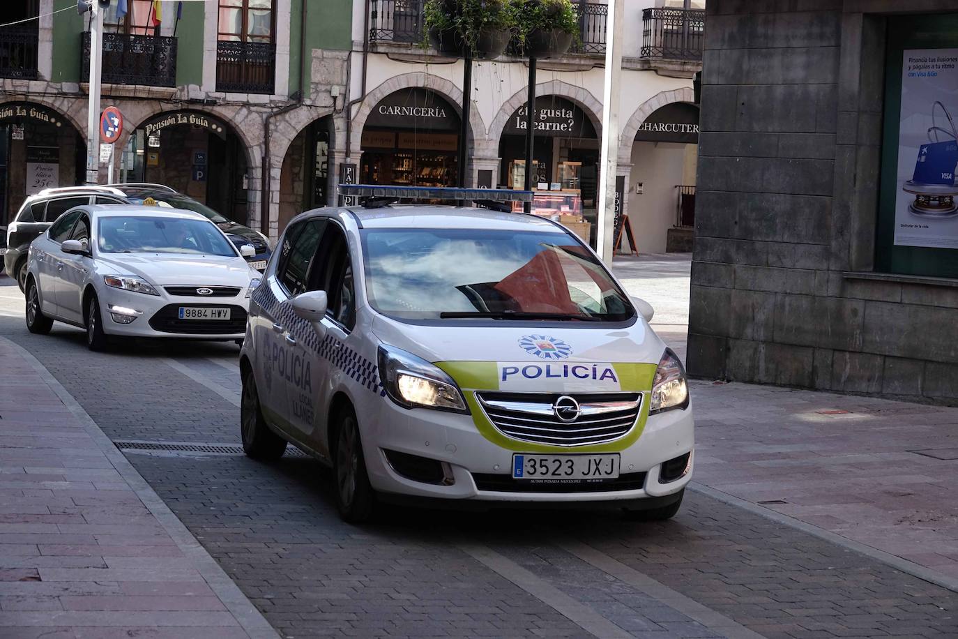 Apenas ciudadanos es la tónica general en las calles y carreteras asturianas