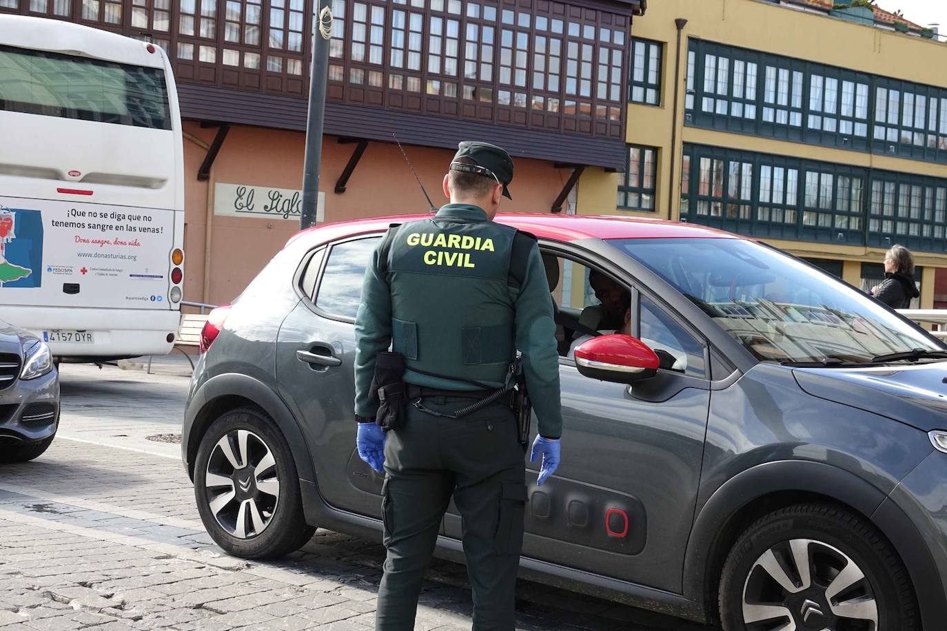 Apenas ciudadanos es la tónica general en las calles y carreteras asturianas