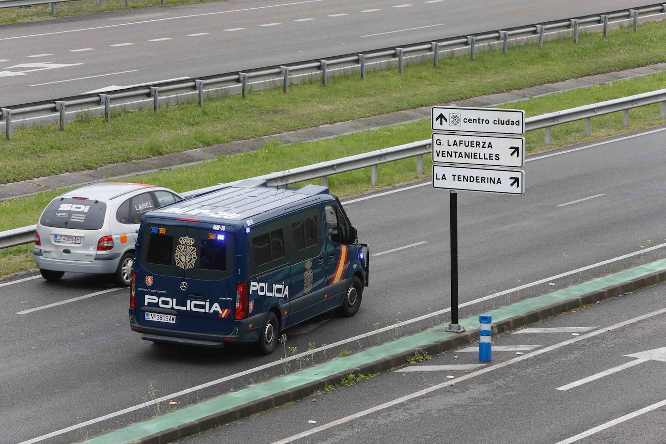 La Policía Nacional controla la entrada de vehículos a la capital