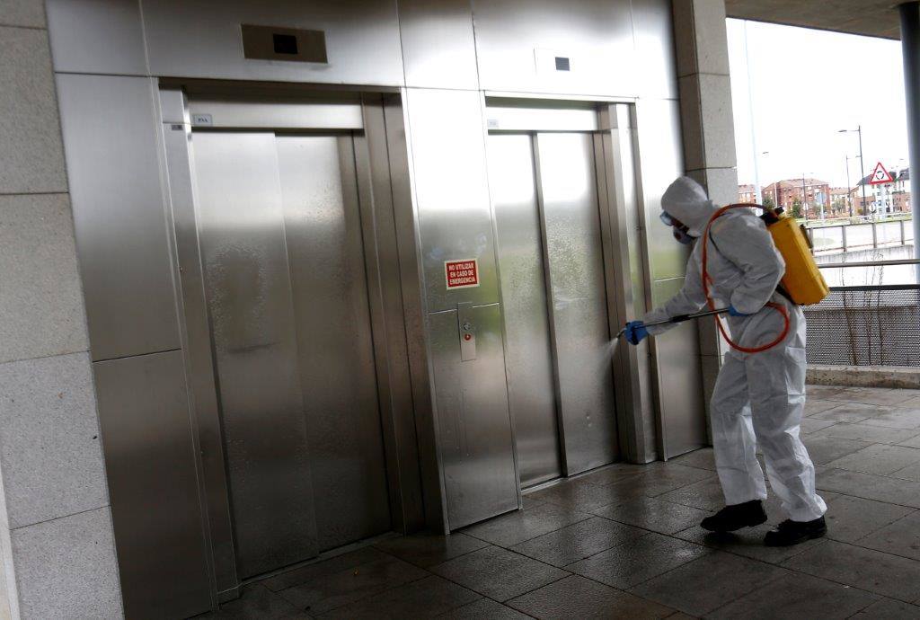 Los integrantes de la UME tendrán como una de las labores fundamentales la limpieza de edificios y zonas de uso público como estasciones de tren o autobús