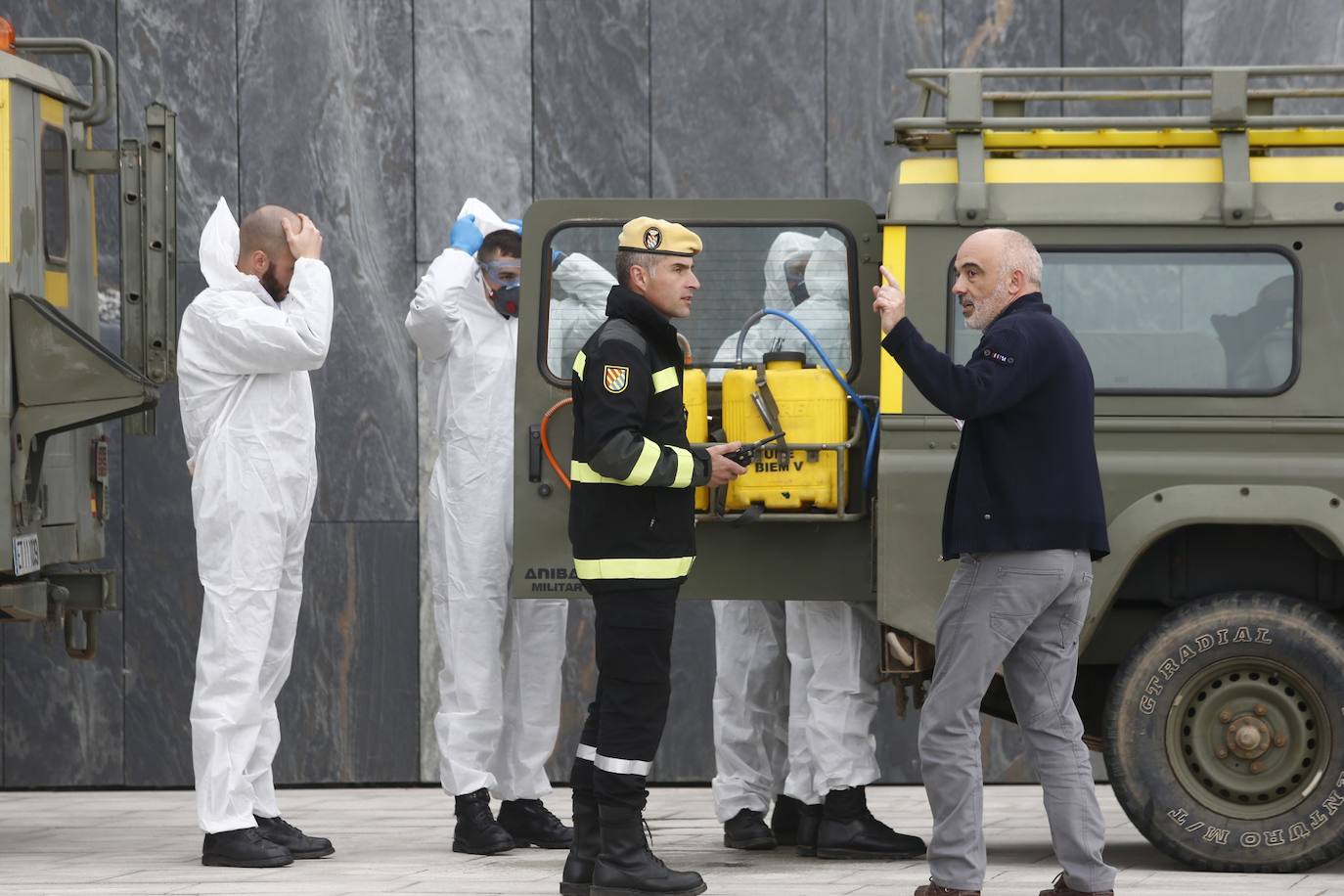 Los integrantes de la UME tendrán como una de las labores fundamentales la limpieza de edificios y zonas de uso público como estasciones de tren o autobús