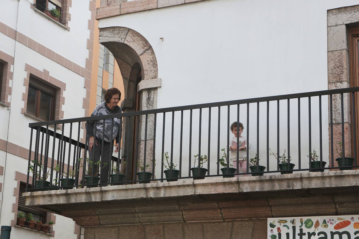 Los asturianos siguen viviendo bajo las restricciones que impone el Estado de Alarma por el coronavirus 