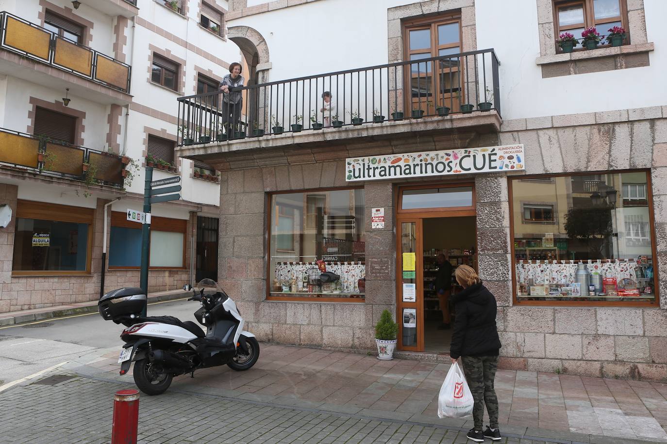 Los asturianos siguen viviendo bajo las restricciones que impone el Estado de Alarma por el coronavirus 