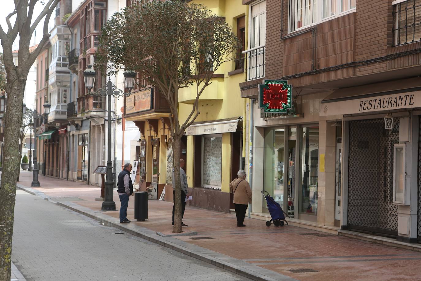 Los asturianos siguen viviendo bajo las restricciones que impone el Estado de Alarma por el coronavirus 