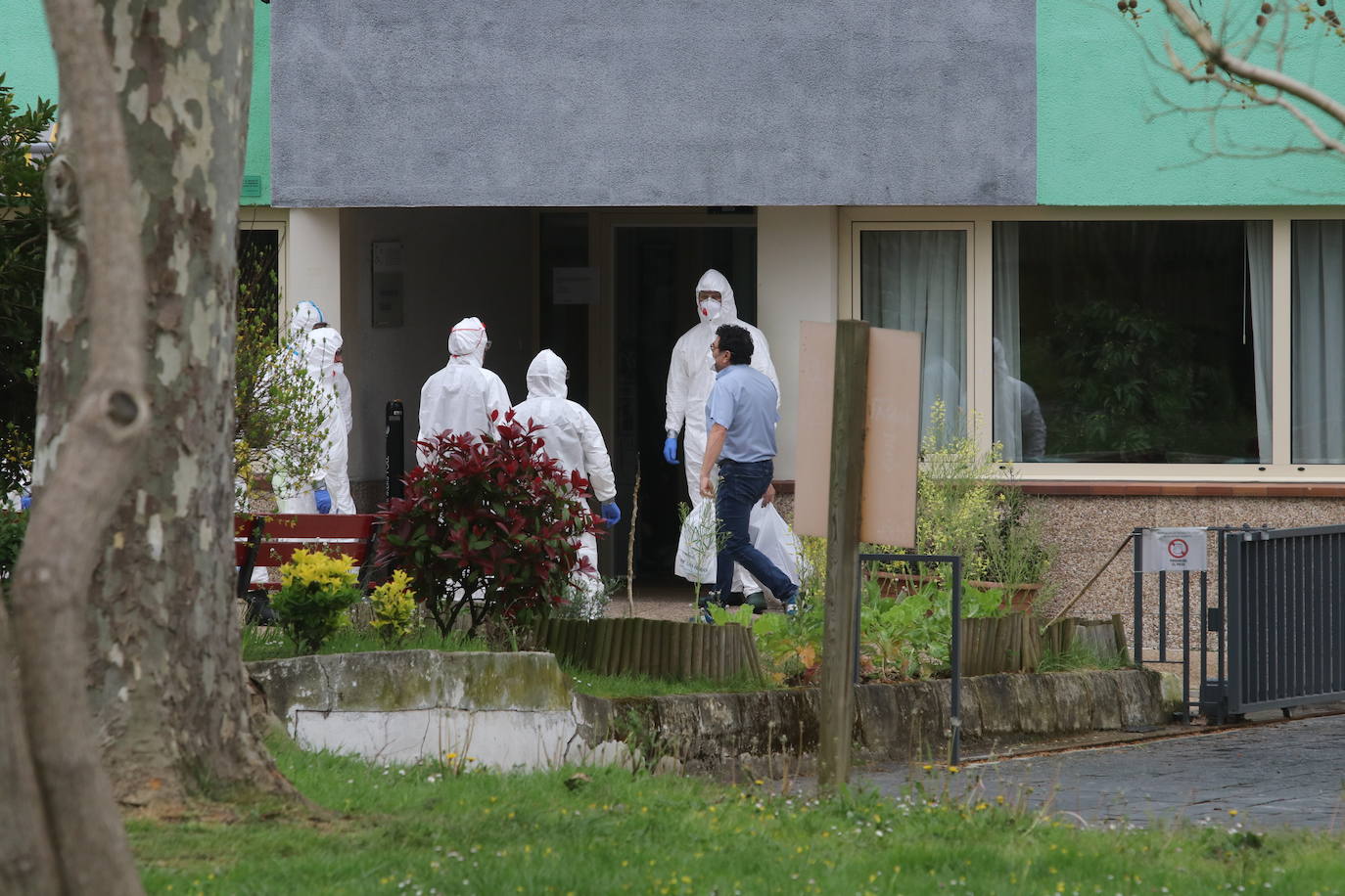 La residencia de mayores de Grado es uno de los focos del coronavirus en Asturias. En este equipamiento público se han registrado más de veinte positivos y una usuaria afectada ha fallecido.