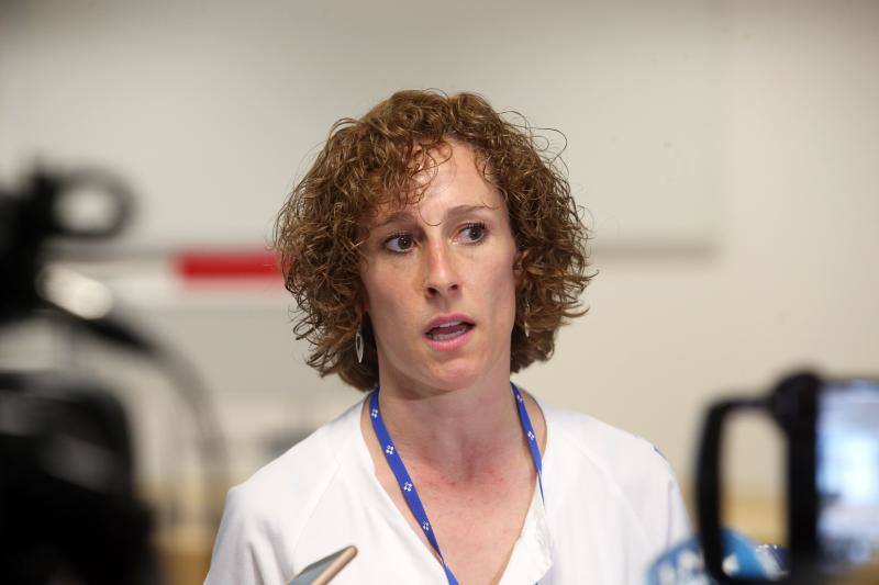 El Hospital Central de Asturias (HUCA) ha puesto en marcha este jueves un curso de formación dirigido a personal sanitario sobre el método de asistencia respiratoria mecánica en posición prona (boca abajo) del que se beneficiarán unos 150 profesionales vinculados al tratamiento de pacientes afectados por el COVID-19.