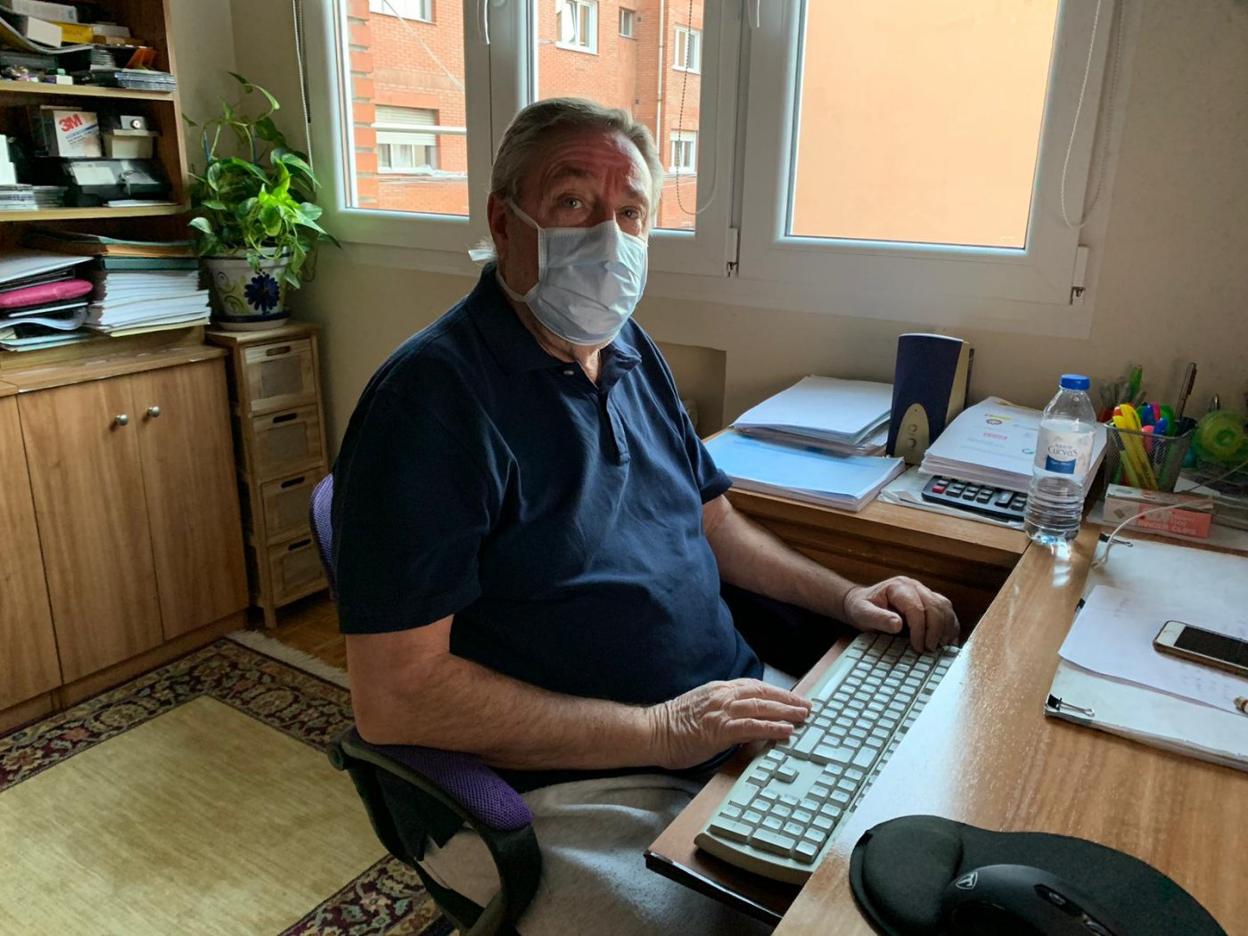 José Ramón García guarda cuarentena preventiva en su casa, a la espera de una segunda prueba. 