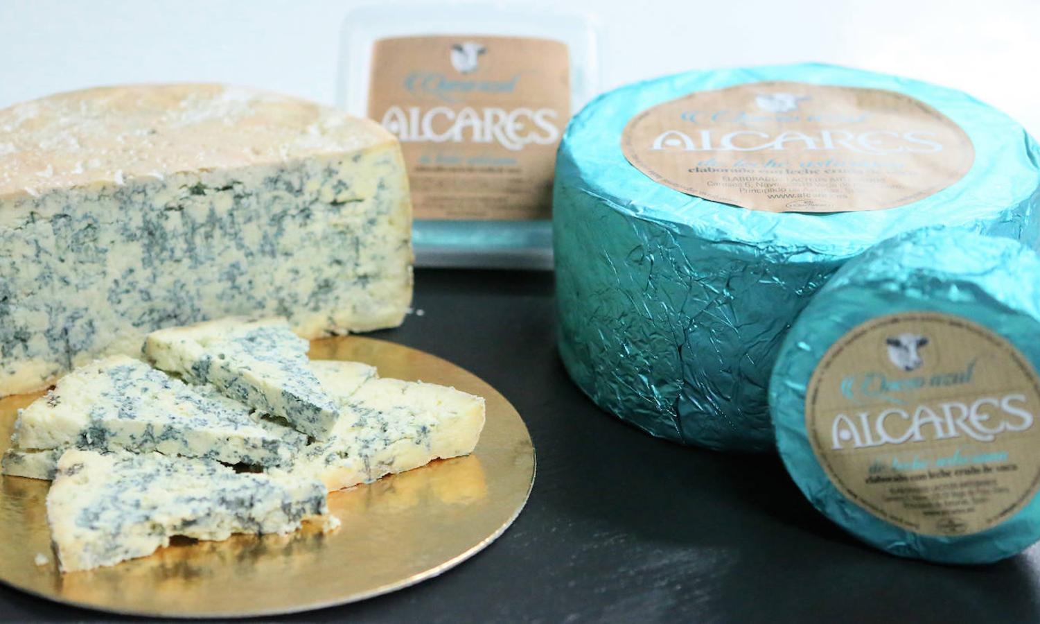 Queso azul asturiano de leche cruda de vaca Alcares (Siero).
