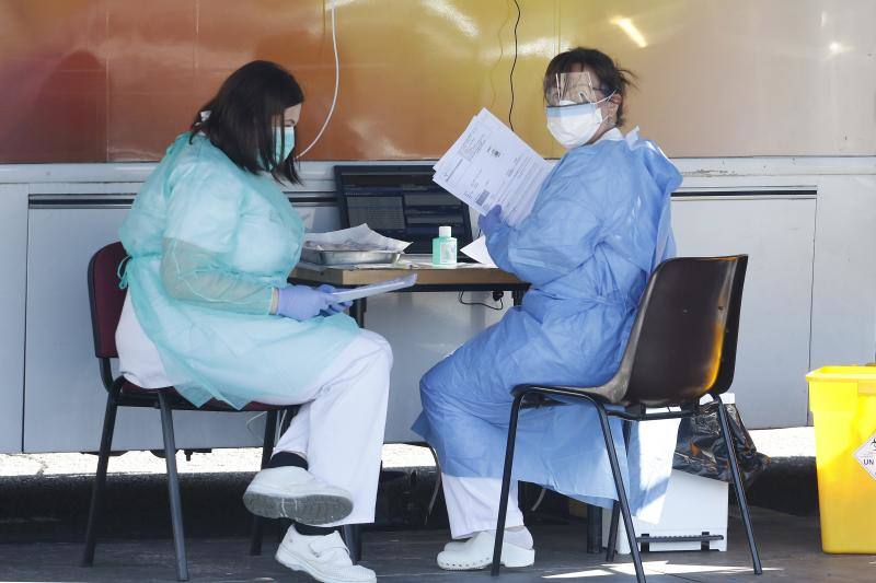 Fabricación de mascarillas en una tienda de Zaragoza. 