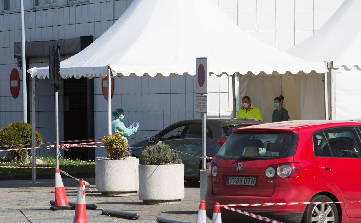 Zona de acceso a Urgencias en el Hospital San Agustín. 