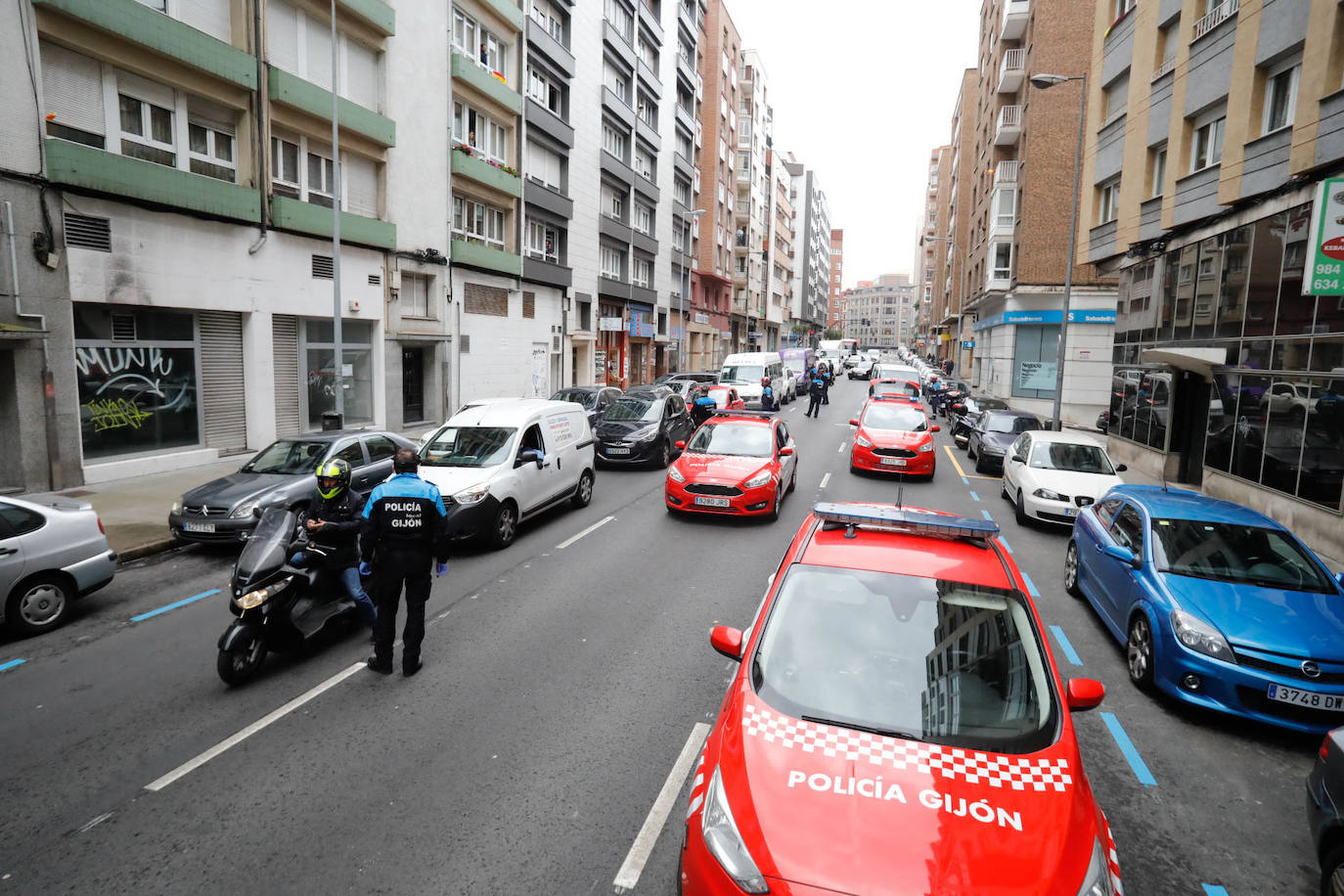 Los controles se suceden a diario en las entradas y salidas de ciudades para garantizar el cumplimiento de la normativa del estado de alarma y facilitar la circulación de trabajadores de servicios esenciales. También en el interior de las ciudades.