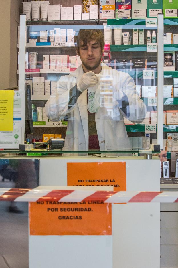 Coronavirus | Las farmacias avilesinas piden más material de protección frente al virus