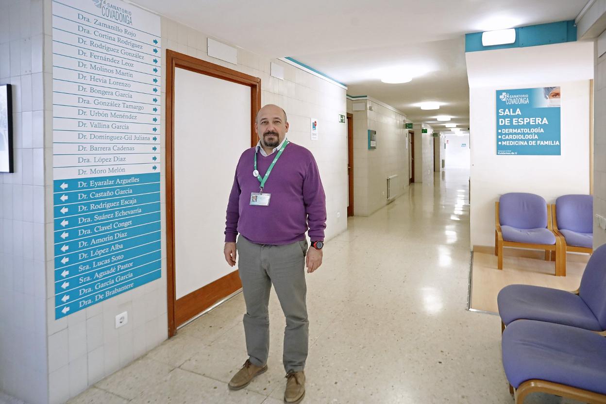 Javier Balbuena, en el Sanatorio Covadonga. 