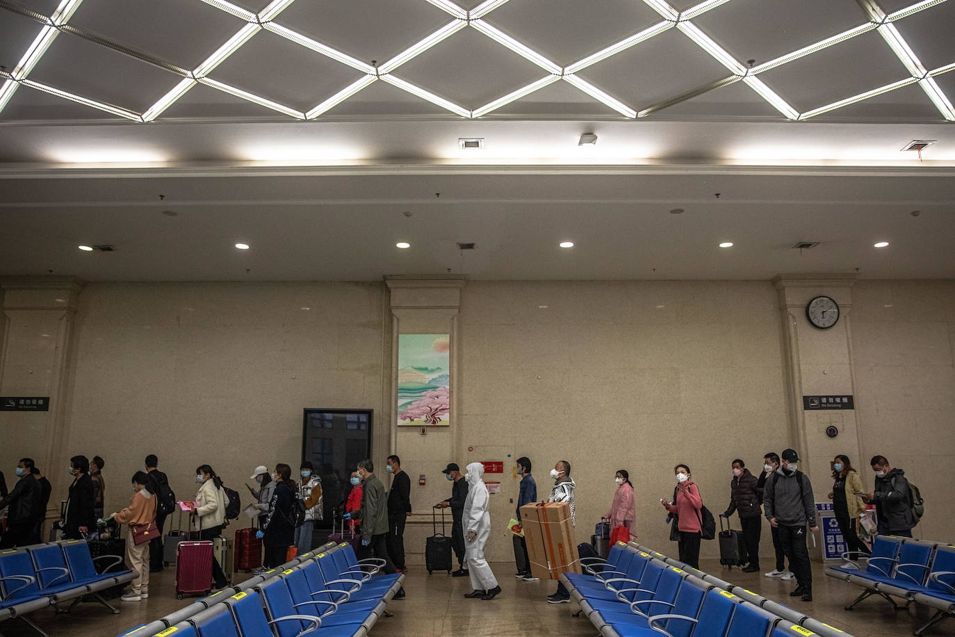 En Wuhan, ciudad china donde comenzó la pandemia, se han levantado las restricciones que mantuvieron cerrada la urbe durante 76 días y poco a poco se va recuperando la normalidad