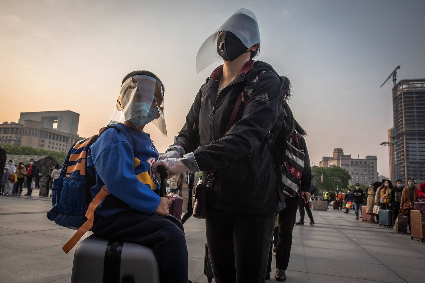 En Wuhan, ciudad china donde comenzó la pandemia, se han levantado las restricciones que mantuvieron cerrada la urbe durante 76 días y poco a poco se va recuperando la normalidad