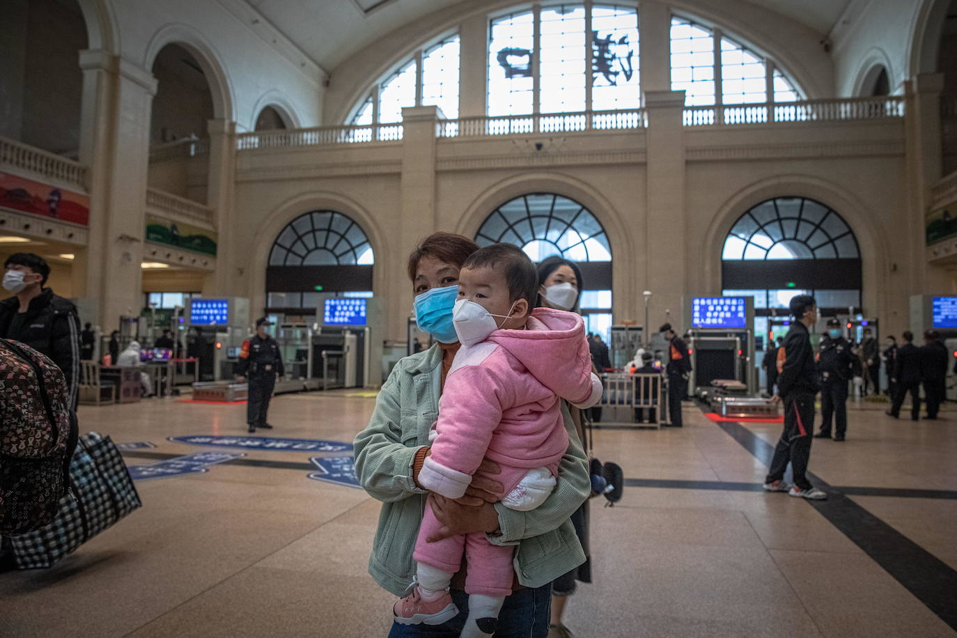 En Wuhan, ciudad china donde comenzó la pandemia, se han levantado las restricciones que mantuvieron cerrada la urbe durante 76 días y poco a poco se va recuperando la normalidad