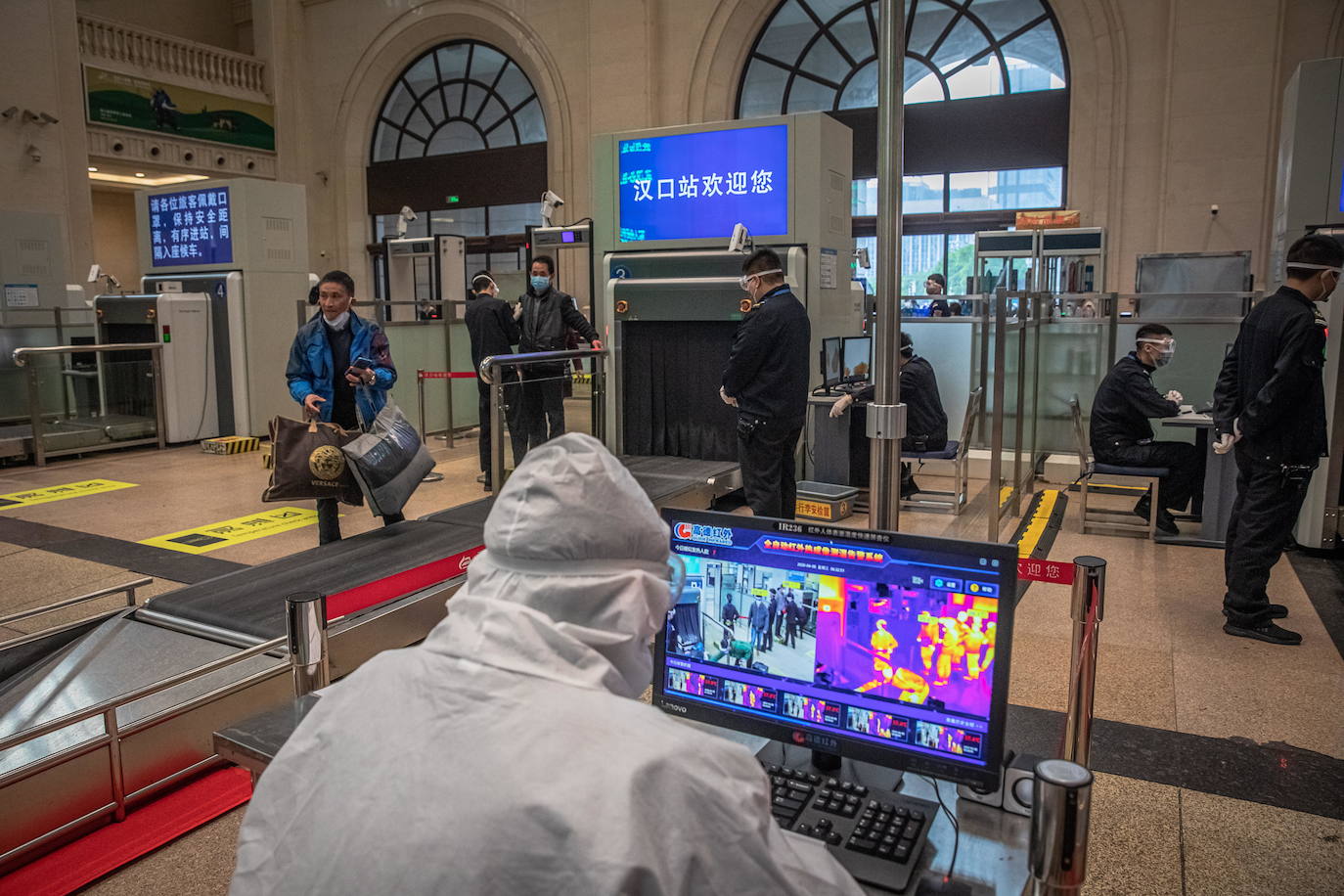 En Wuhan, ciudad china donde comenzó la pandemia, se han levantado las restricciones que mantuvieron cerrada la urbe durante 76 días y poco a poco se va recuperando la normalidad