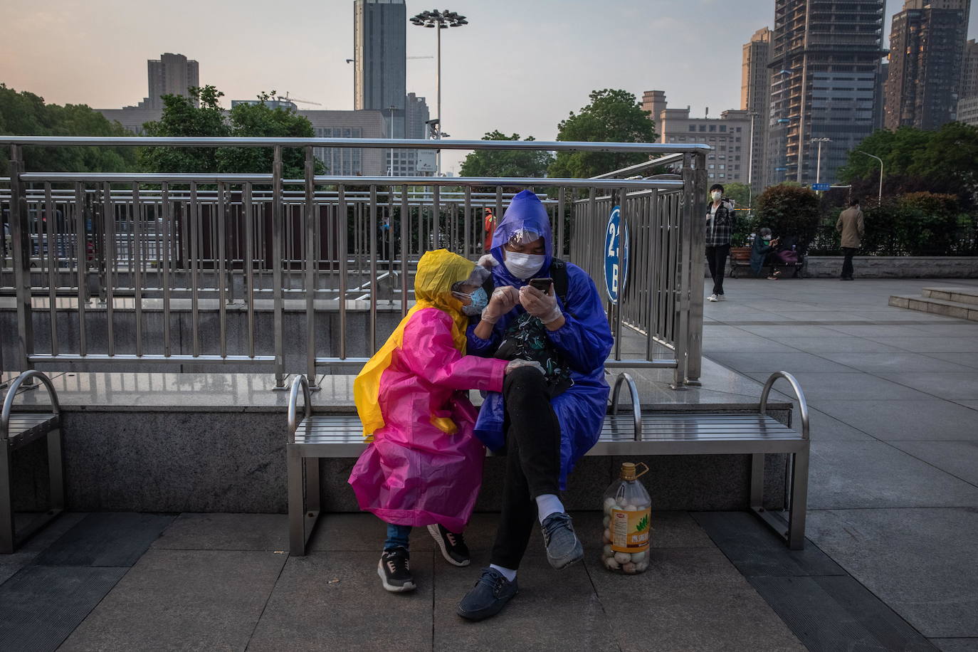 En Wuhan, ciudad china donde comenzó la pandemia, se han levantado las restricciones que mantuvieron cerrada la urbe durante 76 días y poco a poco se va recuperando la normalidad