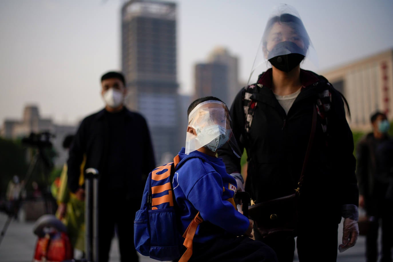 En Wuhan, ciudad china donde comenzó la pandemia, se han levantado las restricciones que mantuvieron cerrada la urbe durante 76 días y poco a poco se va recuperando la normalidad