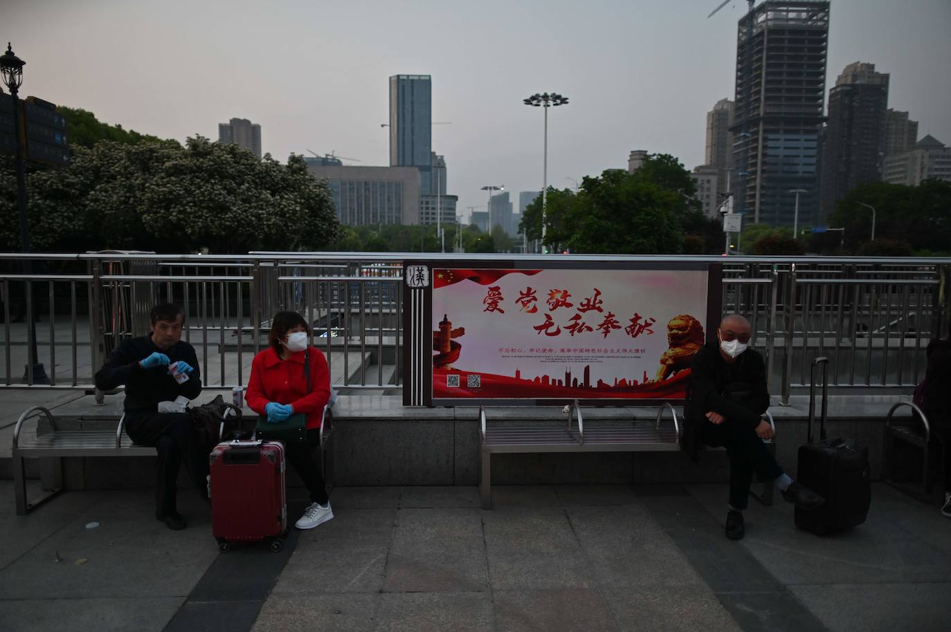 En Wuhan, ciudad china donde comenzó la pandemia, se han levantado las restricciones que mantuvieron cerrada la urbe durante 76 días y poco a poco se va recuperando la normalidad
