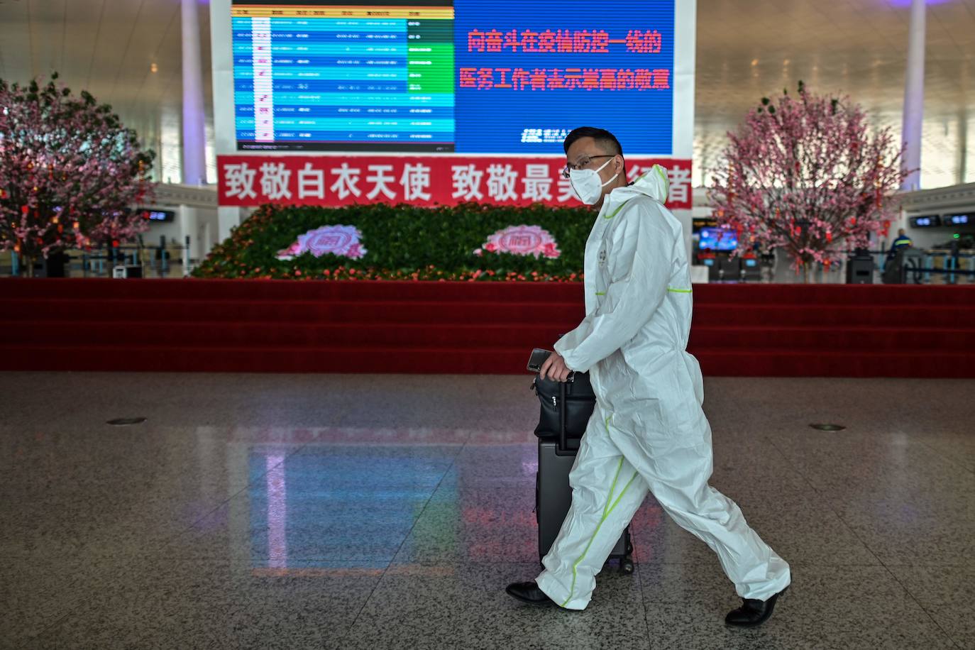 En Wuhan, ciudad china donde comenzó la pandemia, se han levantado las restricciones que mantuvieron cerrada la urbe durante 76 días y poco a poco se va recuperando la normalidad