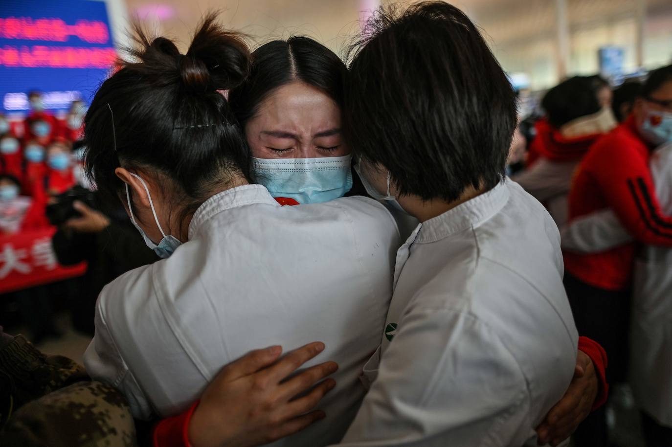 En Wuhan, ciudad china donde comenzó la pandemia, se han levantado las restricciones que mantuvieron cerrada la urbe durante 76 días y poco a poco se va recuperando la normalidad