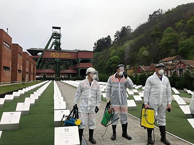Algunos mineros partieron desde las instalaciones del pozo Sotón, en El Entrego. 