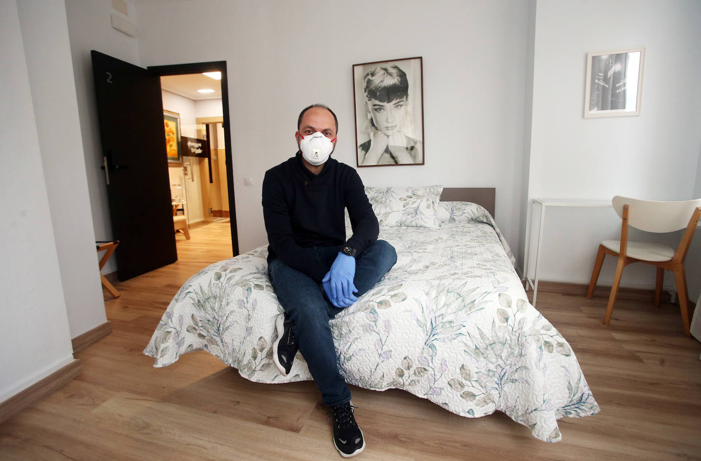 La pandemia ha dejado calles vacías, momentos trágicos y gestos de esperanza en una región que lucha contra la enfermedad.