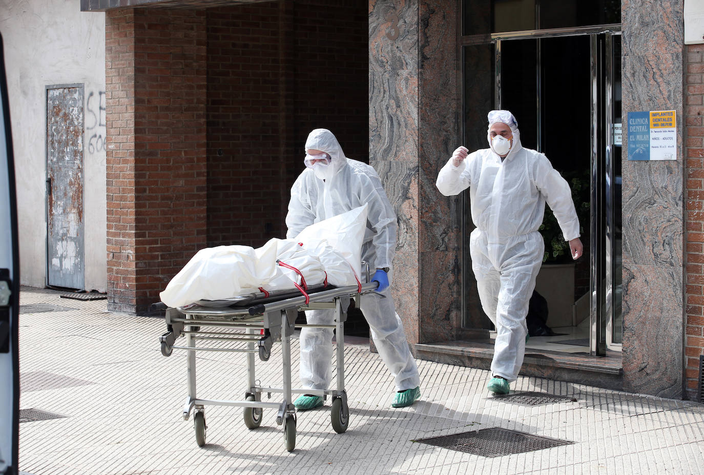 La pandemia ha dejado calles vacías, momentos trágicos y gestos de esperanza en una región que lucha contra la enfermedad.