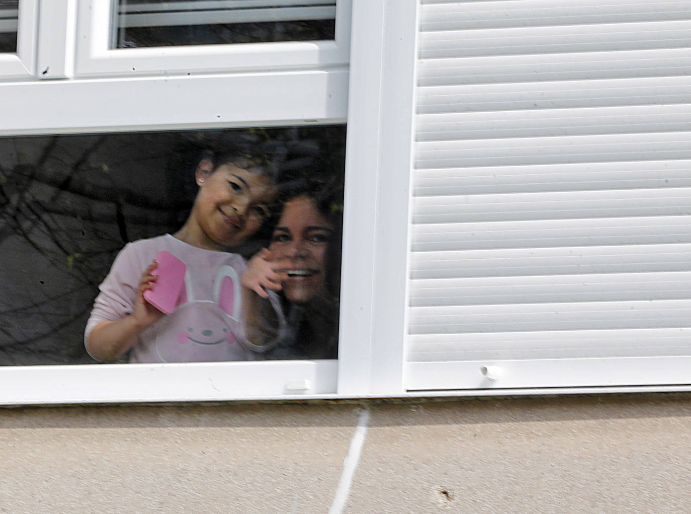 La pandemia ha dejado calles vacías, momentos trágicos y gestos de esperanza en una región que lucha contra la enfermedad.
