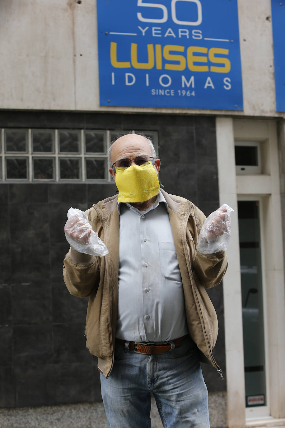 Fotos: Los tipos de mascarillas con los que los asturianos salen a la calle