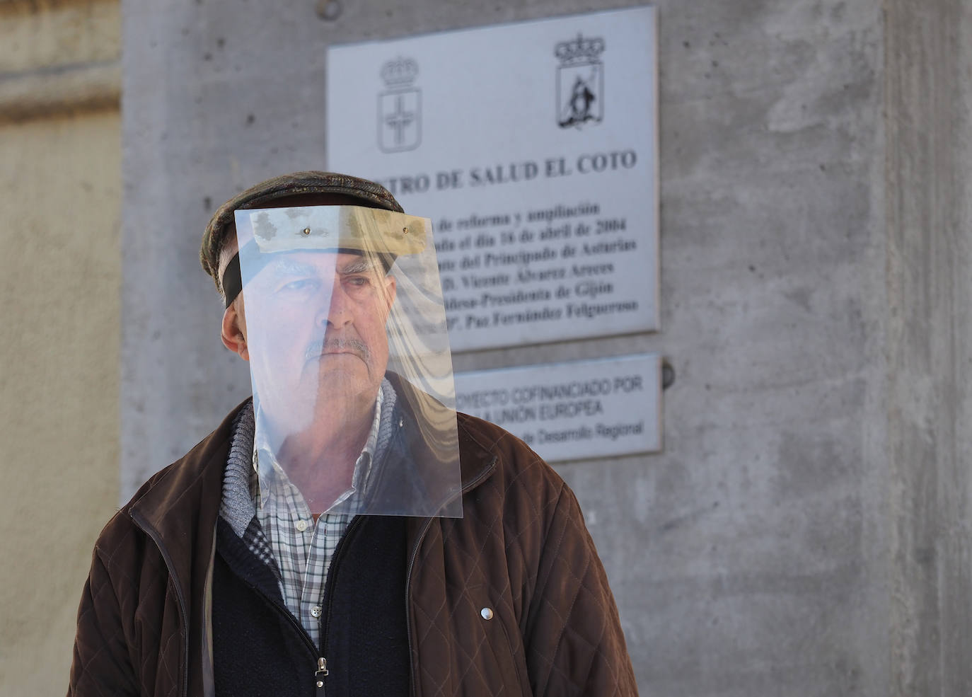 Fotos: Los tipos de mascarillas con los que los asturianos salen a la calle