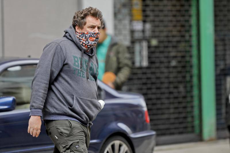 Fotos: Los tipos de mascarillas con los que los asturianos salen a la calle