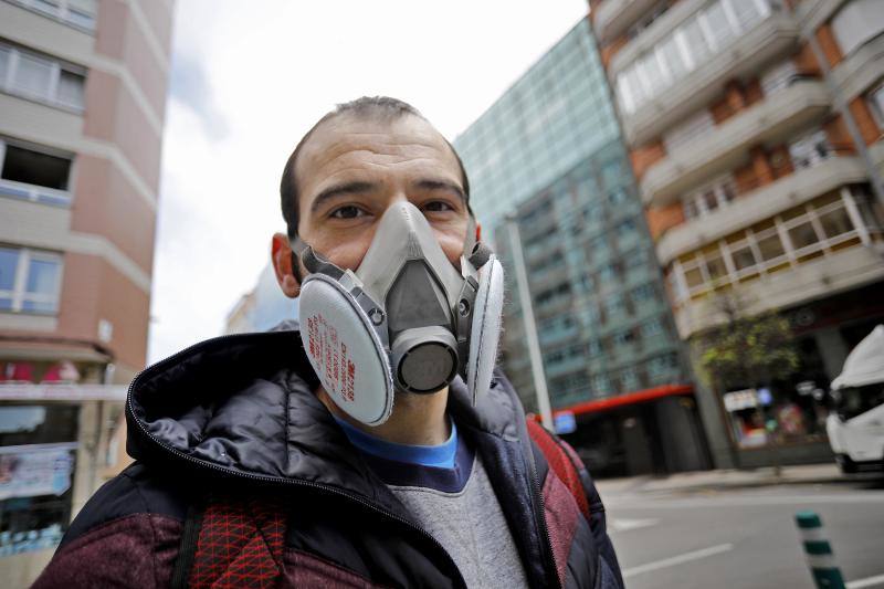 Fotos: Los tipos de mascarillas con los que los asturianos salen a la calle