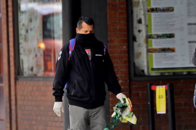 Fotos: Los tipos de mascarillas con los que los asturianos salen a la calle