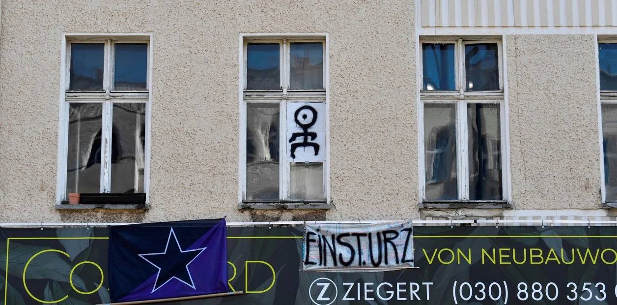 El arte sale a los balcones berlineses en tiempos de COVID-19